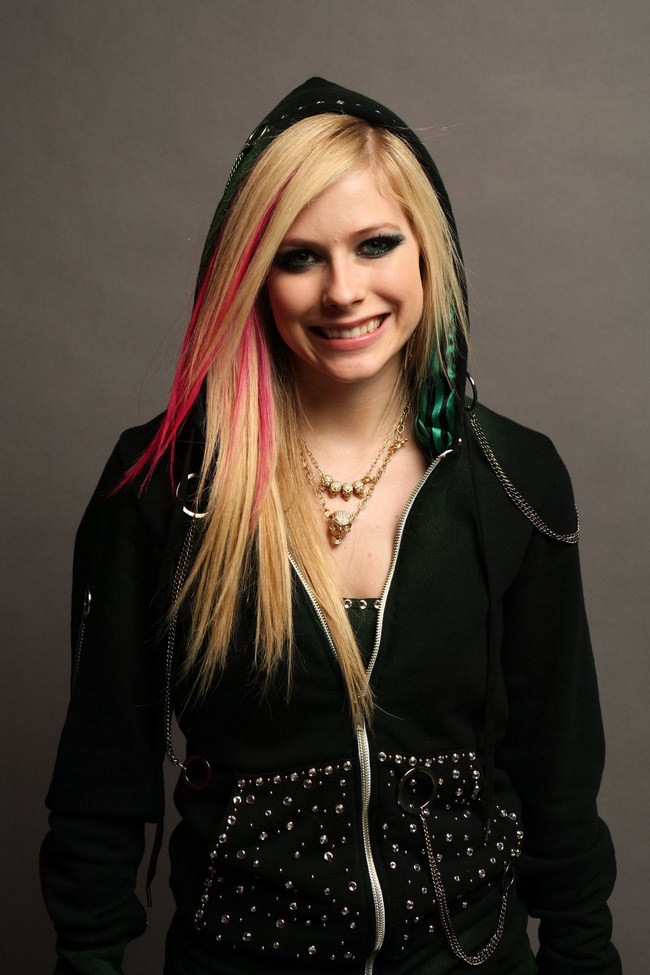 Hot Avril Lavigne is a Rebellious Beauty (46 Photos) 75