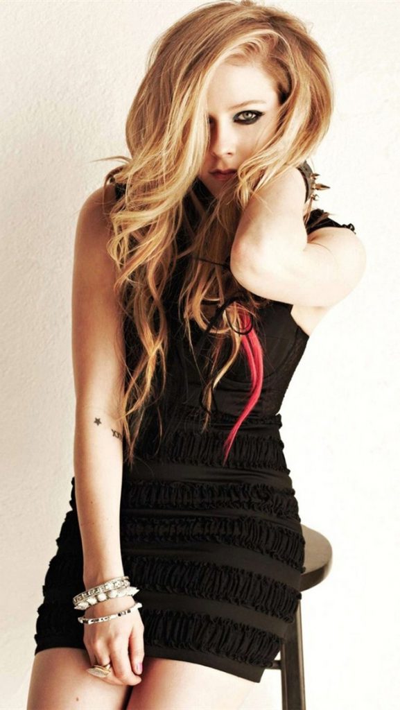 Hot Avril Lavigne is a Rebellious Beauty (46 Photos) 32