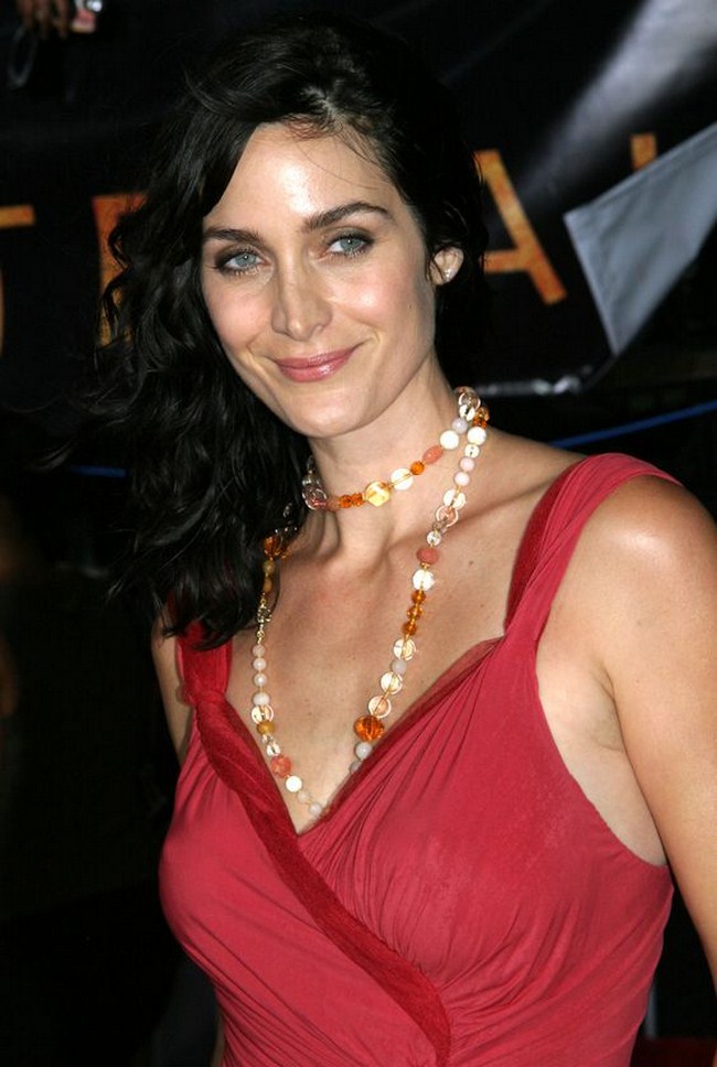 Sexy Carrie-Anne Moss is Hot in Every Reality (43 Photos) 59