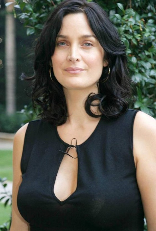 Sexy Carrie-Anne Moss is Hot in Every Reality (43 Photos) 85