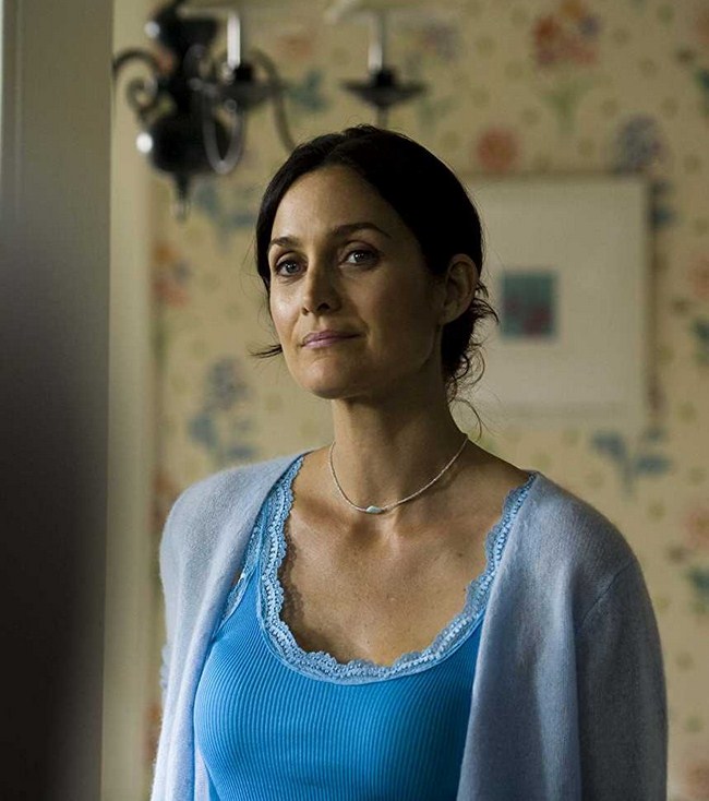 Sexy Carrie-Anne Moss is Hot in Every Reality (43 Photos) 36