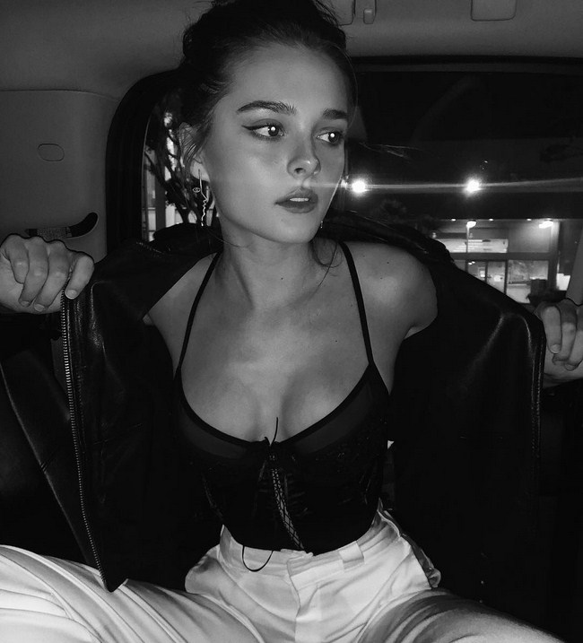 Sexy Charlotte Lawrence is Firey (46 Photos) 21