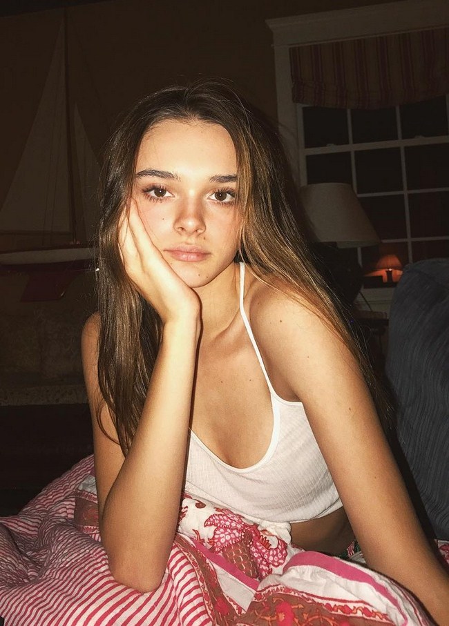 Sexy Charlotte Lawrence is Firey (46 Photos) 26
