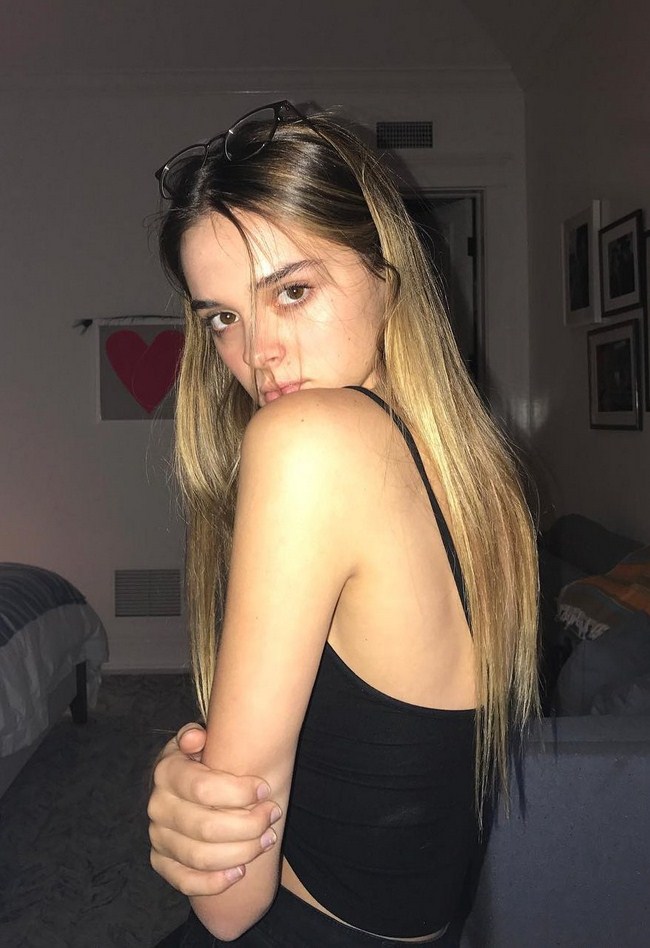 Sexy Charlotte Lawrence is Firey (46 Photos) 72
