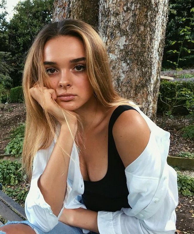 Sexy Charlotte Lawrence is Firey (46 Photos) 111