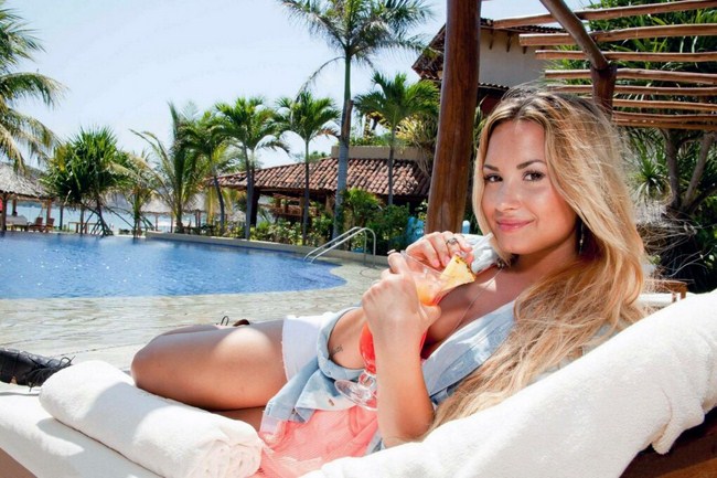 Hot Demi Lovato is Perfection (46 Photos) 159