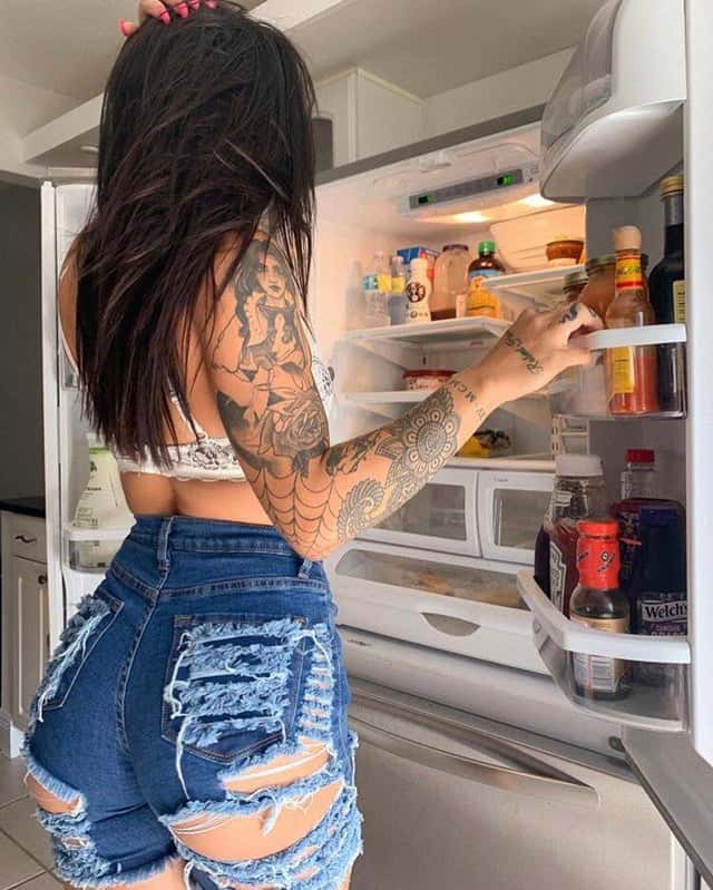 Hot Girls Looking For A Snack! (22 pics) 18