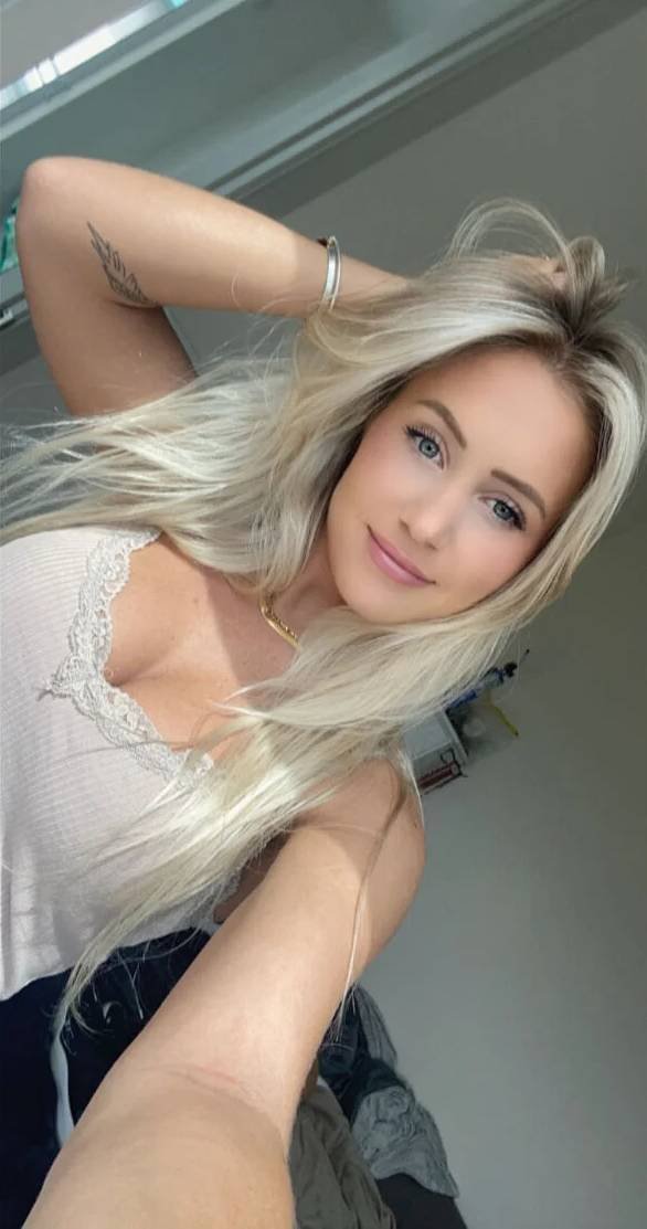 45 Photos Of Hottest Blonde Girls 18