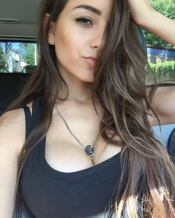 30 Hottest Car Selfies Around The Net 10
