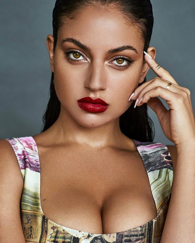 Sexy Inanna Sarkis is Perfection (36 Photos) 35