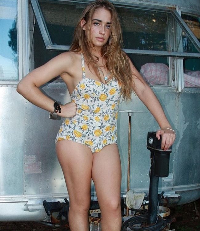Jemima Kirke sexiest pictures from her hottest photo shoots. (2)