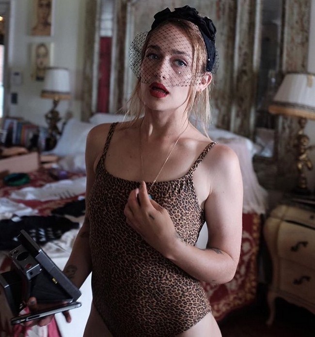 Jemima Kirke sexiest pictures from her hottest photo shoots. (11)