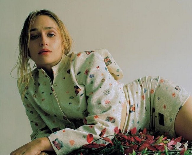Jemima Kirke sexiest pictures from her hottest photo shoots. (18)
