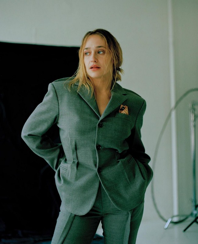 Jemima Kirke sexiest pictures from her hottest photo shoots. (33)