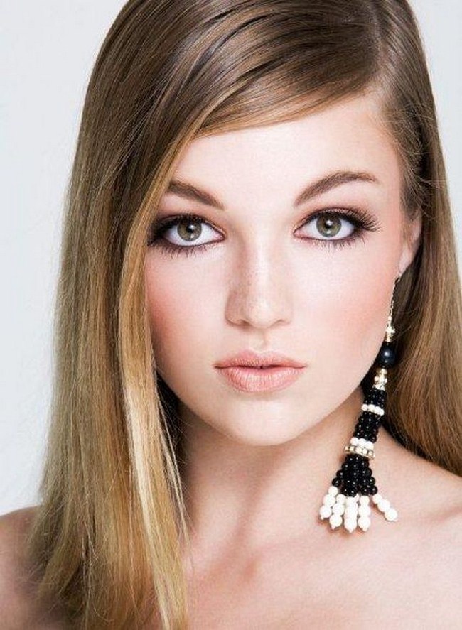 Lili Simmons sexiest pictures from her hottest photo shoots. (22)