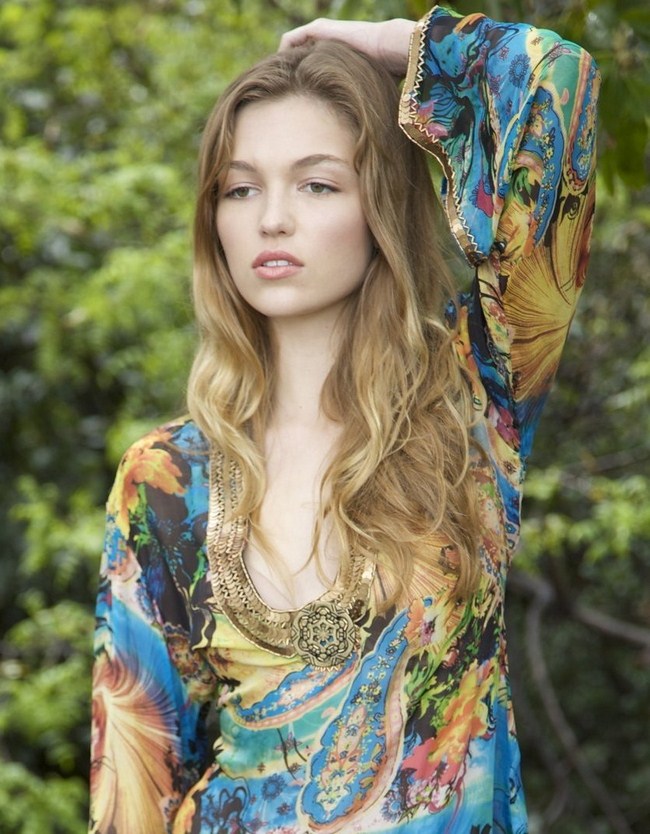 Lili Simmons sexiest pictures from her hottest photo shoots. (17)
