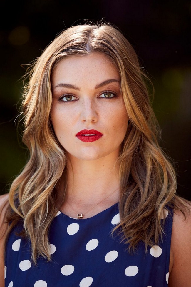 Lili Simmons sexiest pictures from her hottest photo shoots. (1)