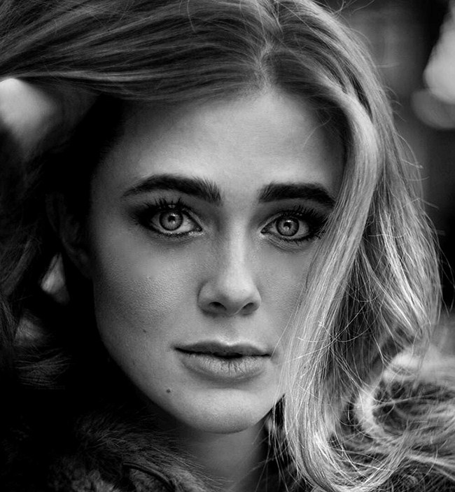 Melissa Roxburgh sexiest pictures from her hottest photo shoots. (5)
