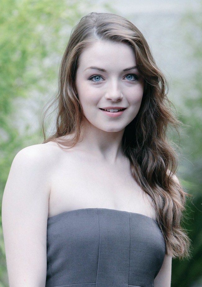 Sarah Bolger sexiest pictures from her hottest photo shoots. (32)