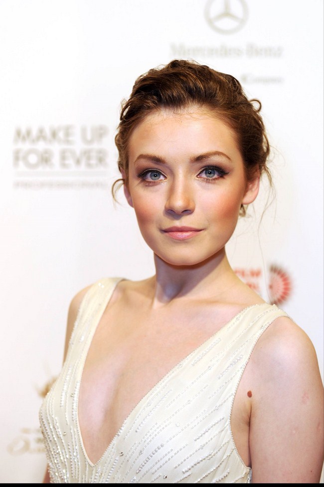 Sarah Bolger sexiest pictures from her hottest photo shoots. (27)