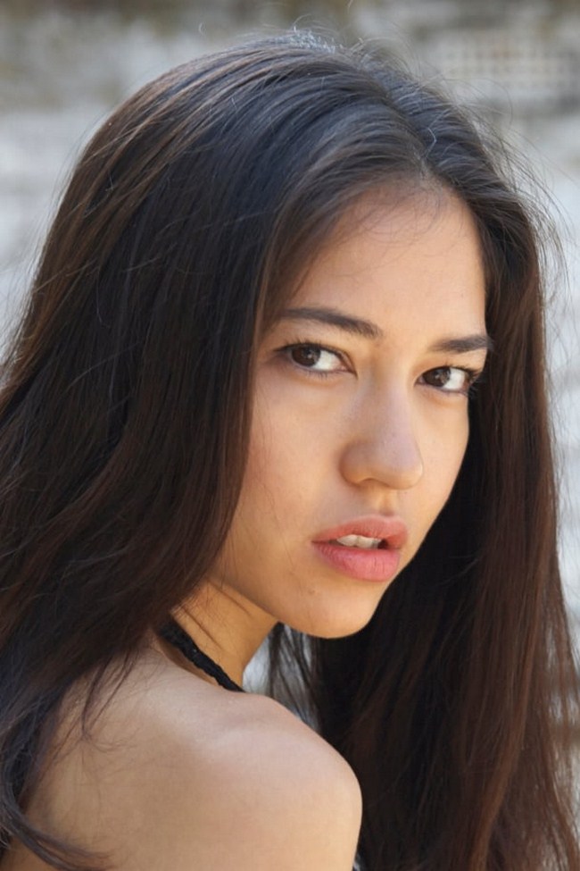 Sonoya Mizuno sexiest pictures from her hottest photo shoots. (38)