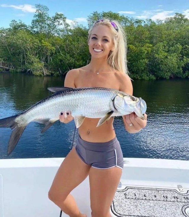 50 Hot Fishing Girls 27