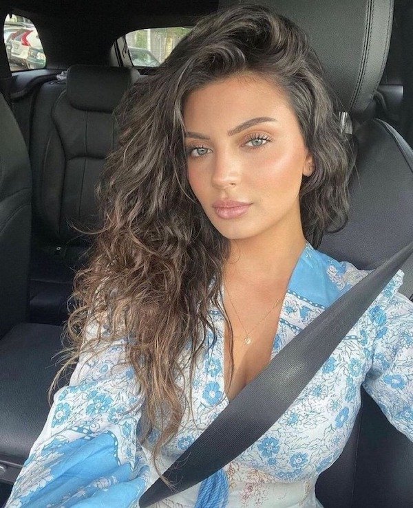 27 Sexy Girls In Cars 16