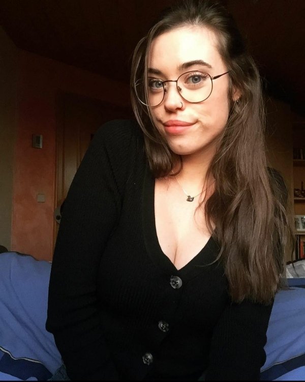 30 Sexy Girls In Glasses 11