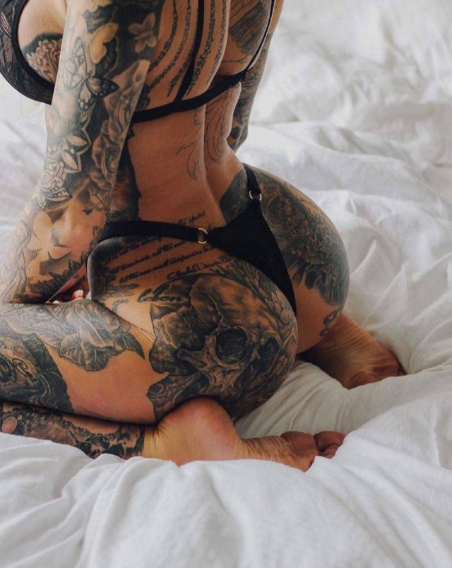 41 Sexy Tattooed Girls 14