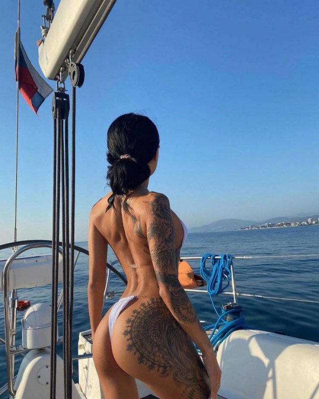 41 Sexy Tattooed Girls 15