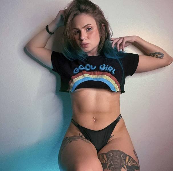 41 Sexy Tattooed Girls 16