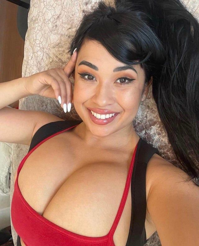 Elizabeth Anne, Asian Babe With Busty Tits