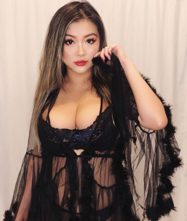 Vicki Li, Busty Instagram Star from China