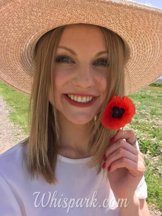 Women Wearing Hats Are More Charming