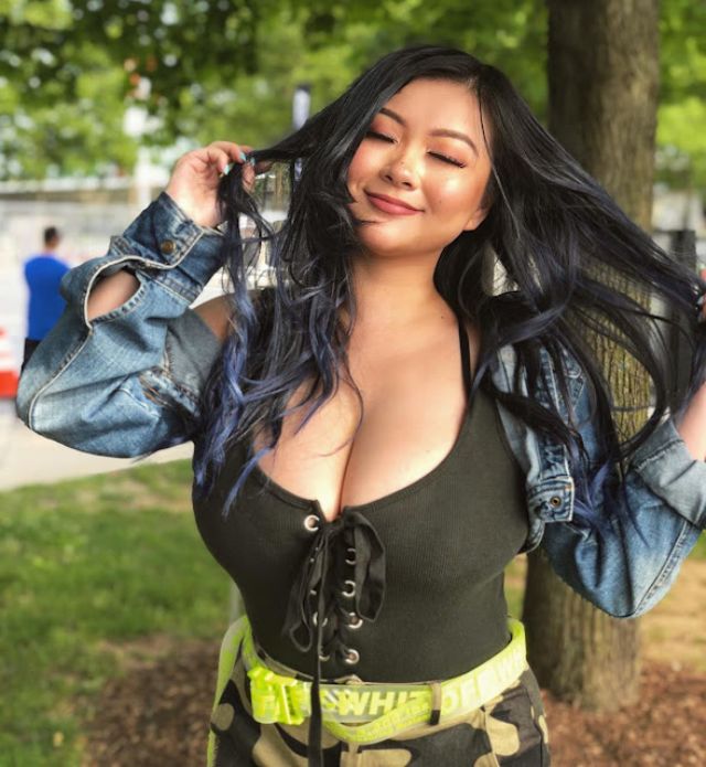 Vicki Li, Busty Instagram Star from China