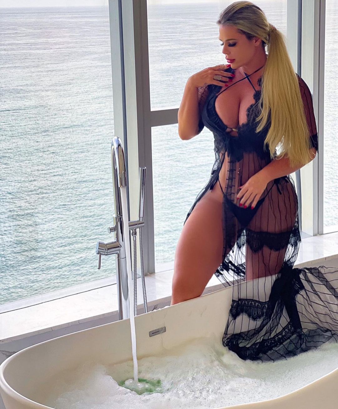 deniserocha.oficial instagram photos 145