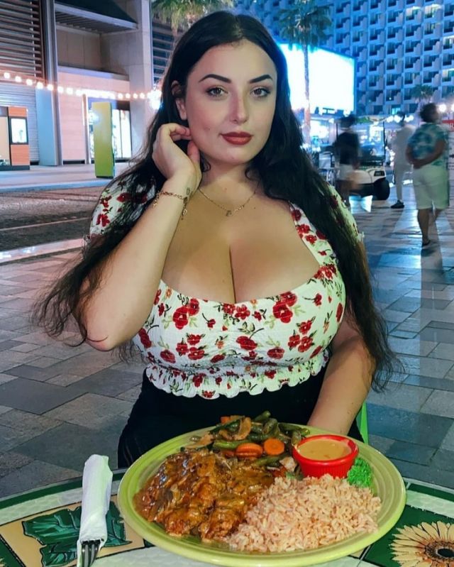 Milada Moore, A Ukrainian BBW with Amazing Curve