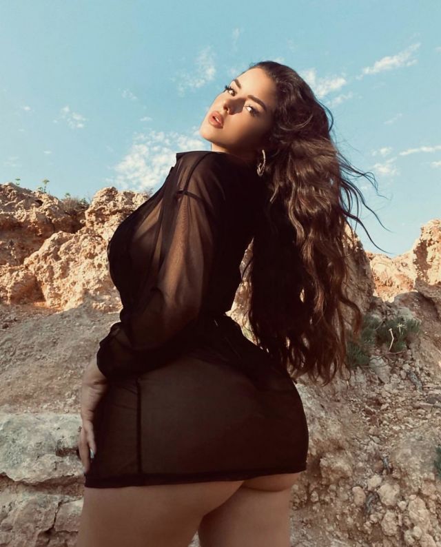 Demi Rose, British Model With Stunning Bum And Boobs