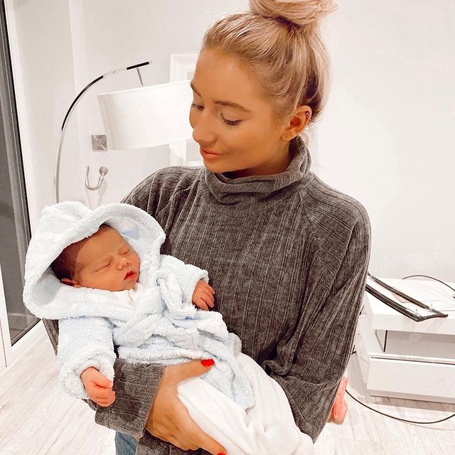 saffronbarker instagram photos 7