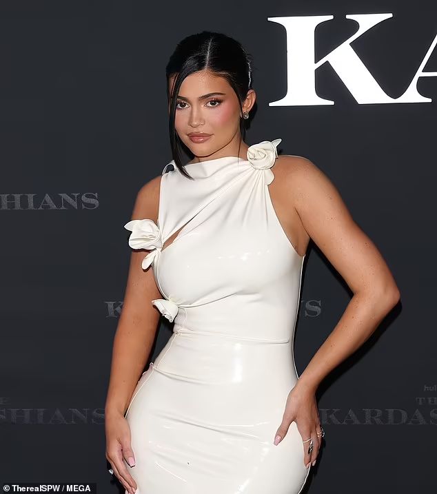 Wearing A Sleek Dress Post-Delivery, Kylie Attends Red Carpet 3