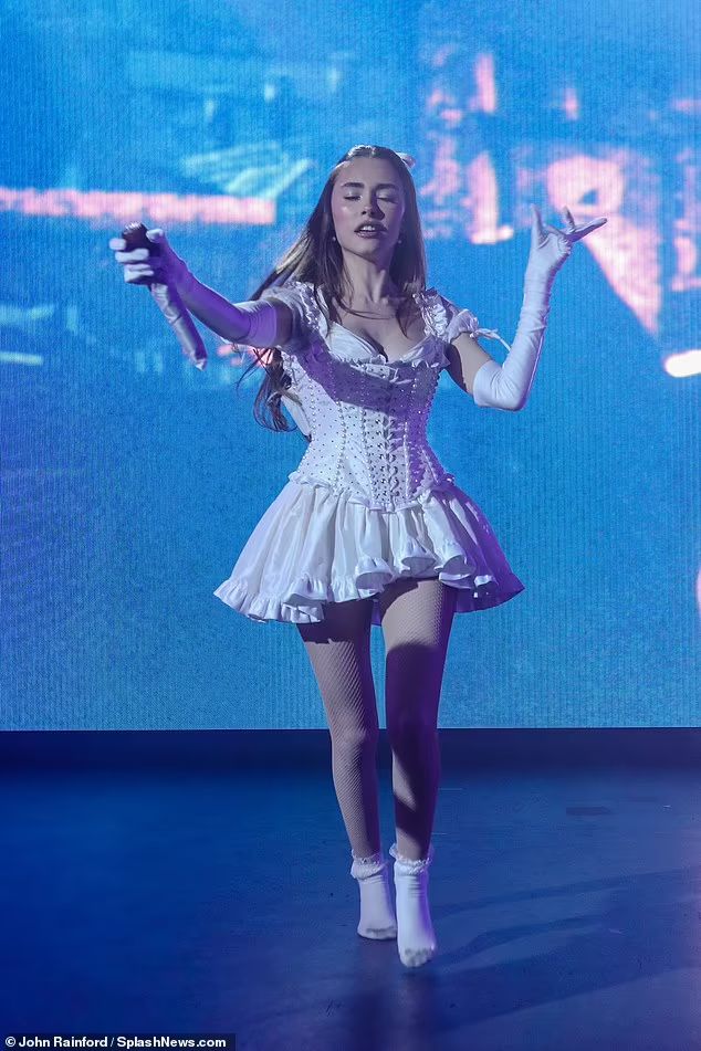 Dressed As A Barbie, Beer Took Over The Night As She Performs In London 18