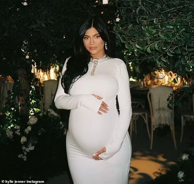 Wearing A Sleek Dress Post-Delivery, Kylie Attends Red Carpet 21
