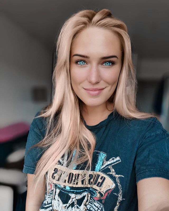 eva_mikulski instagram photos 22