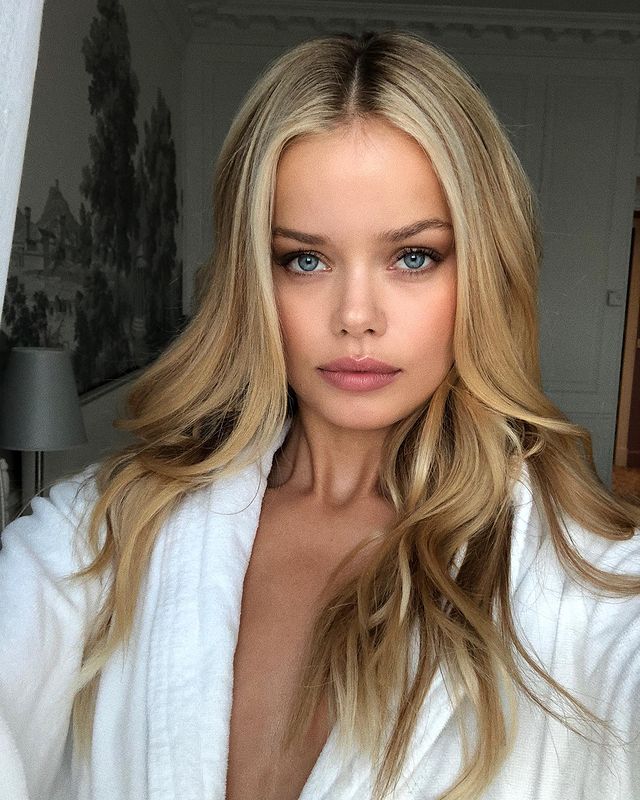 frida_aasen instagram photos 56